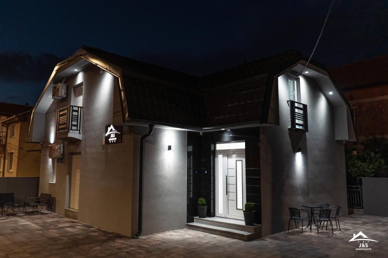 J&S Apartments Nis Bagian luar foto