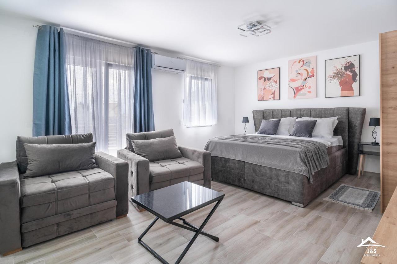 J&S Apartments Nis Bagian luar foto