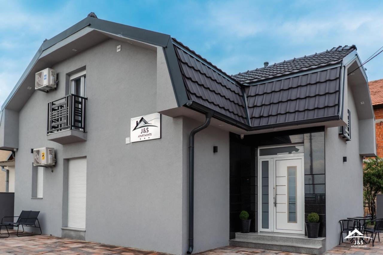 J&S Apartments Nis Bagian luar foto
