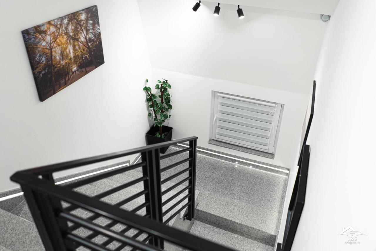 J&S Apartments Nis Bagian luar foto