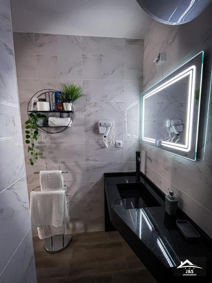 J&S Apartments Nis Bagian luar foto