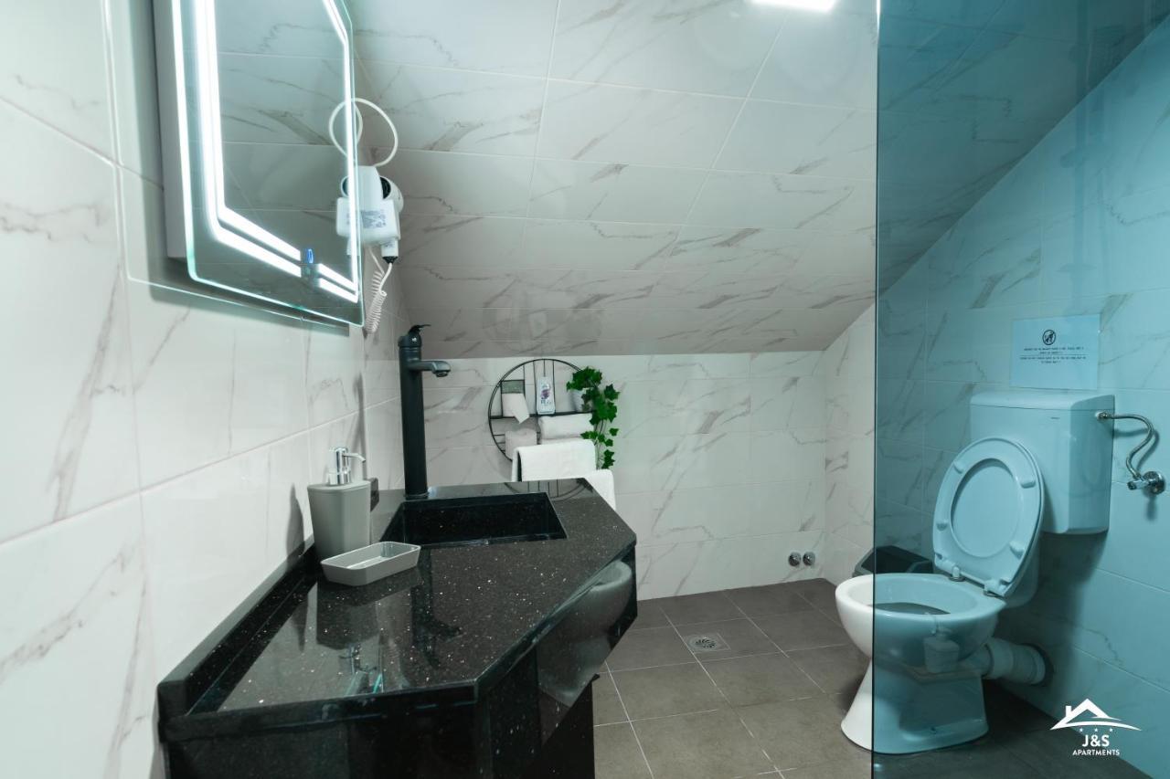 J&S Apartments Nis Bagian luar foto