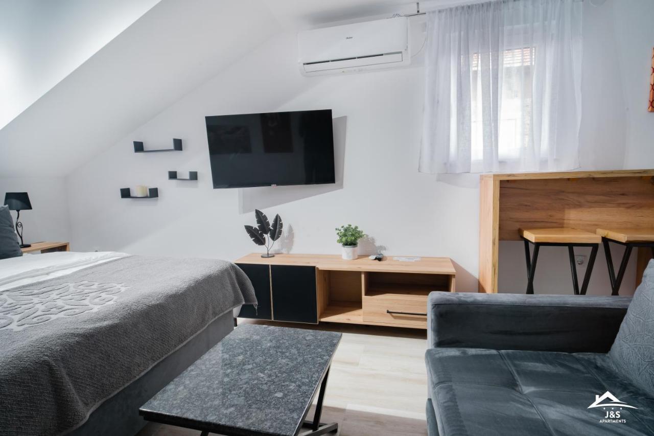 J&S Apartments Nis Bagian luar foto