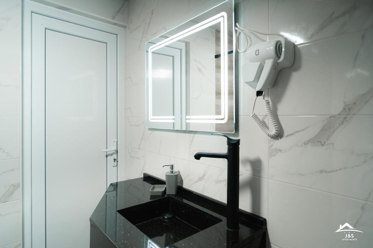 J&S Apartments Nis Bagian luar foto