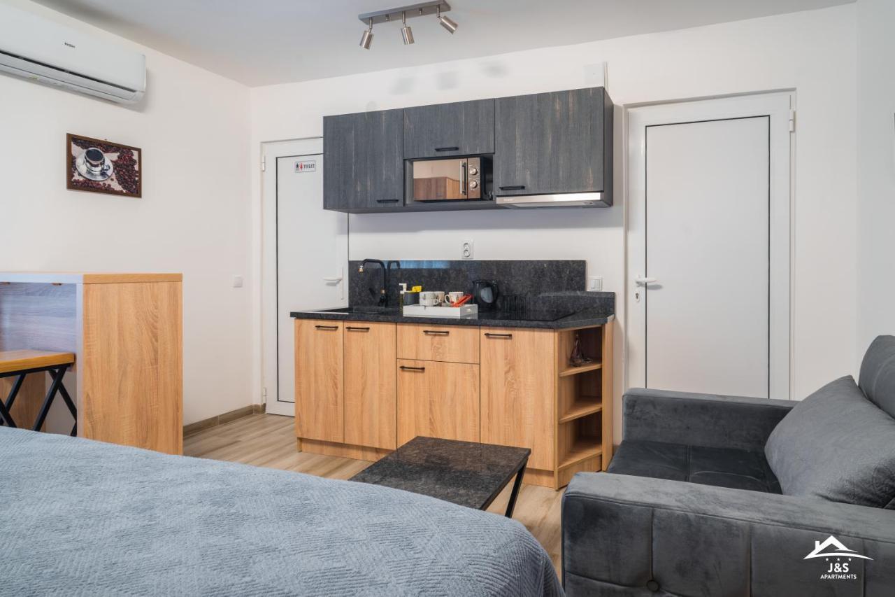 J&S Apartments Nis Bagian luar foto