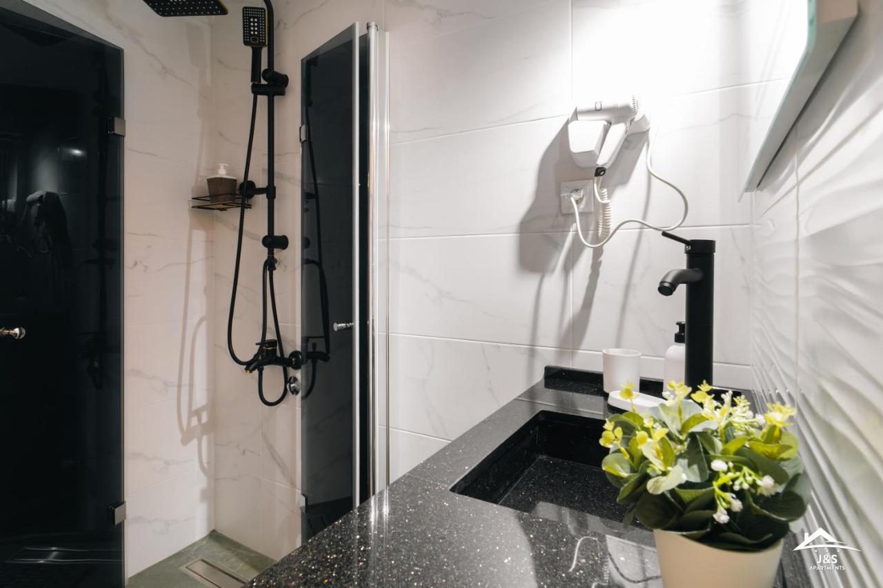 J&S Apartments Nis Bagian luar foto