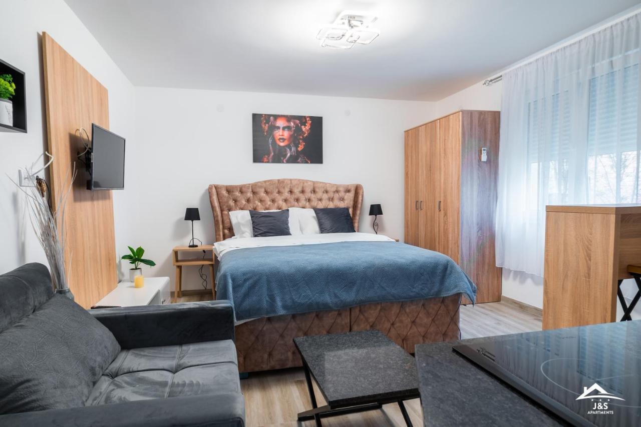 J&S Apartments Nis Bagian luar foto