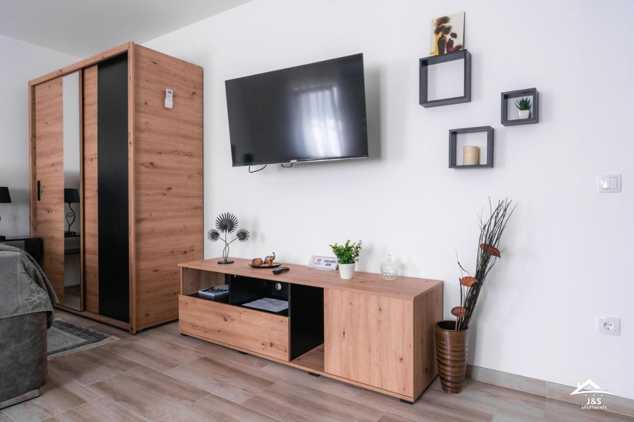 J&S Apartments Nis Bagian luar foto
